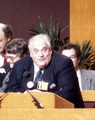 Cyril Smith height profile photo