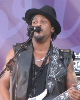 D'Angelo height profile photo