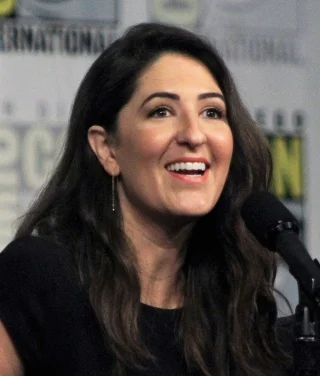 D'Arcy Carden height profile photo