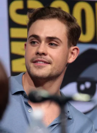 Dacre Montgomery height profile photo