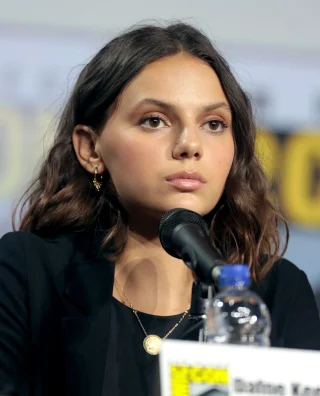 Dafne Keen height profile photo