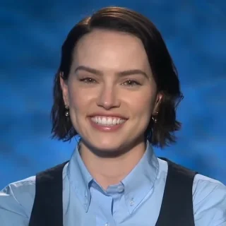 Daisy Ridley height profile photo