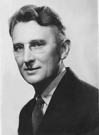 Dale Carnegie height profile photo