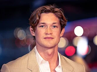 Damian Hardung height profile photo