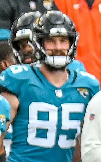 Dan Arnold (American football) height profile photo