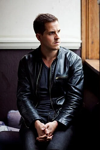 Dan Jones (writer) height profile photo
