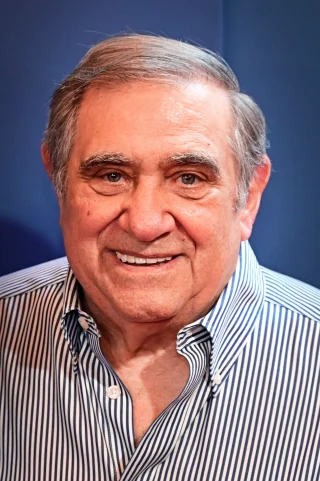 Dan Lauria height profile photo