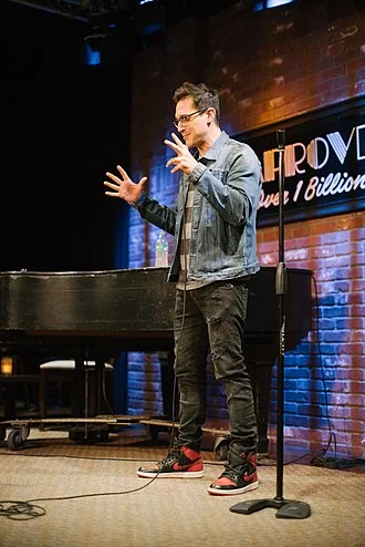 Dan Levy (American comedian) height profile photo
