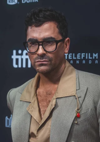 Dan Levy (Canadian actor) height profile photo