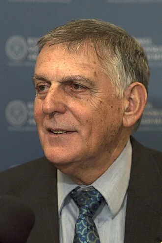 Dan Shechtman height profile photo