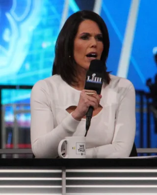 Dana Jacobson height profile photo