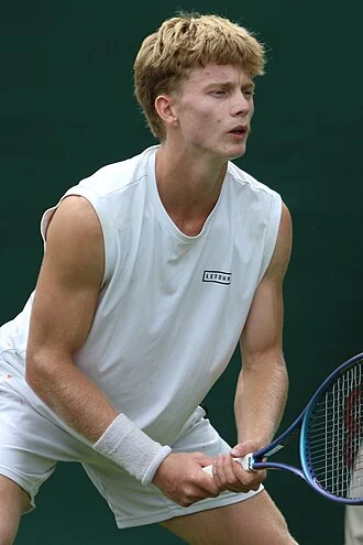 Dane Sweeny height profile photo