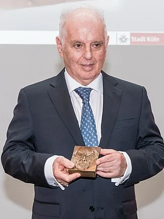 Daniel Barenboim height profile photo