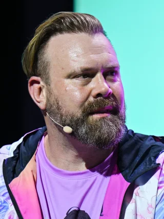Daniel Bedingfield height profile photo