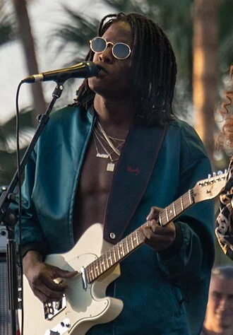 Daniel Caesar height profile photo