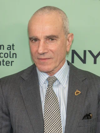 Daniel Day-Lewis height profile photo