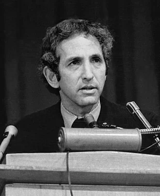 Daniel Ellsberg height profile photo