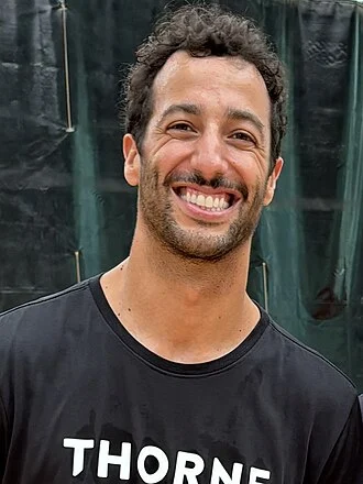 Daniel Ricciardo height profile photo