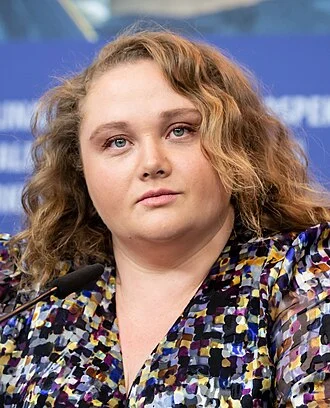 Danielle Macdonald height profile photo