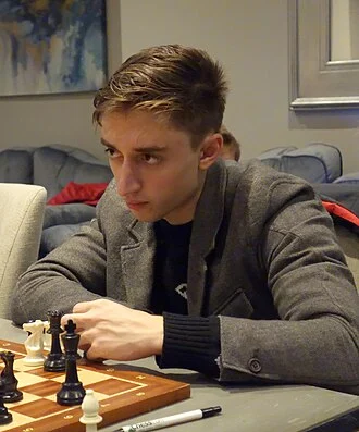 Daniil Dubov height profile photo