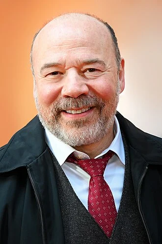 Danny Burstein height profile photo