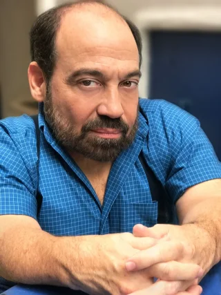 Danny Woodburn height profile photo