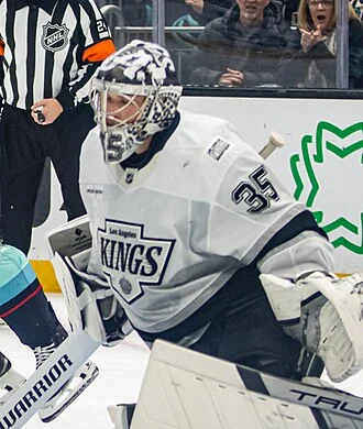 Darcy Kuemper height profile photo