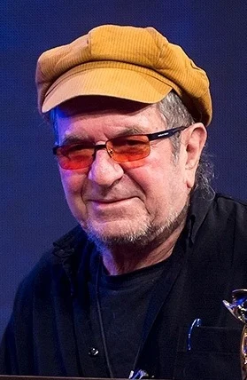 Dariush Mehrjui height profile photo