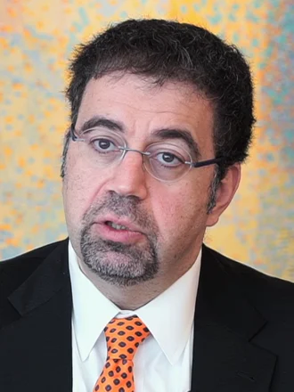 Daron Acemoglu height profile photo