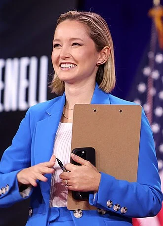 Dasha Burns height profile photo