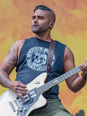 Dave Baksh height profile photo