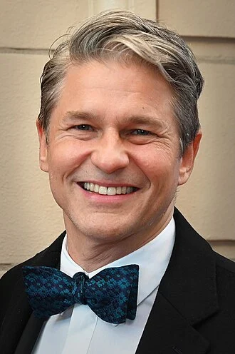 David Burtka height profile photo