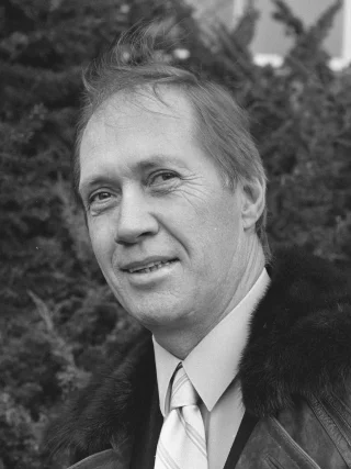 David Carradine height profile photo