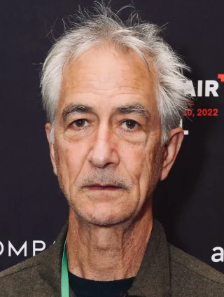 David Strathairn height profile photo