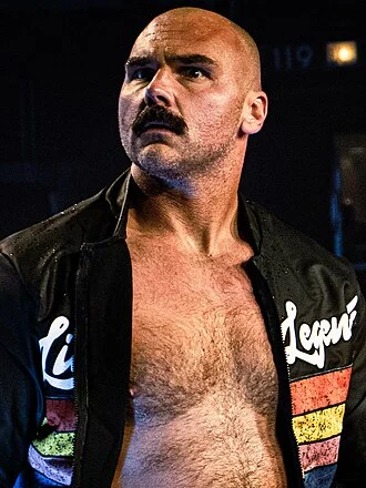 Dax Harwood height profile photo