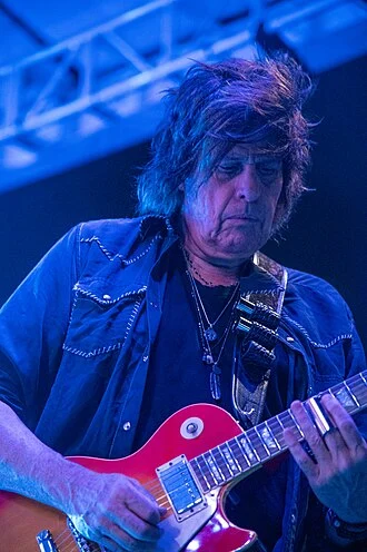 Dean DeLeo height profile photo