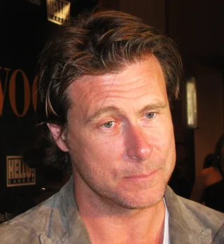 Dean McDermott height profile photo