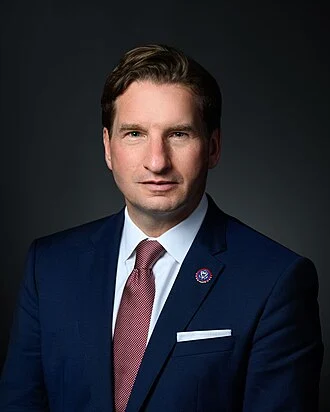 Dean Phillips height profile photo