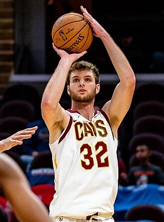 Dean Wade height profile photo