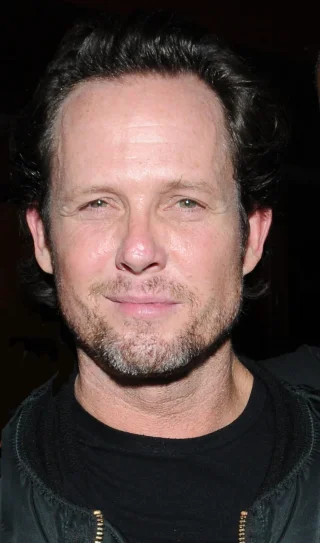 Dean Winters height profile photo