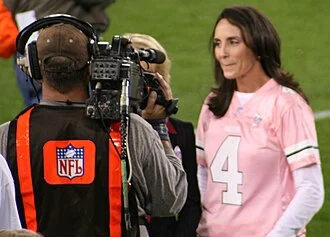 Deanna Favre height profile photo