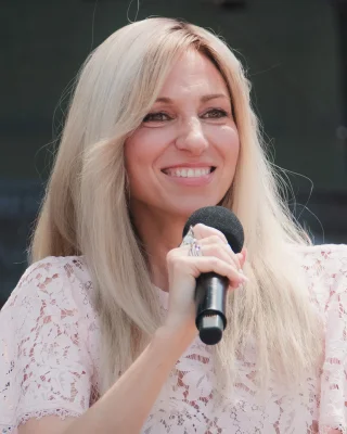 Debbie Gibson height profile photo