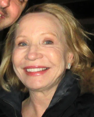 Debra Jo Rupp height profile photo