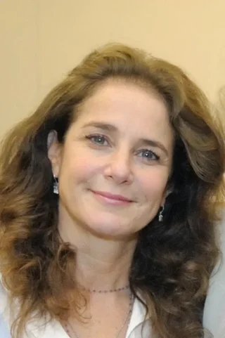 Debra Winger height profile photo