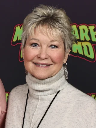 Dee Wallace height profile photo