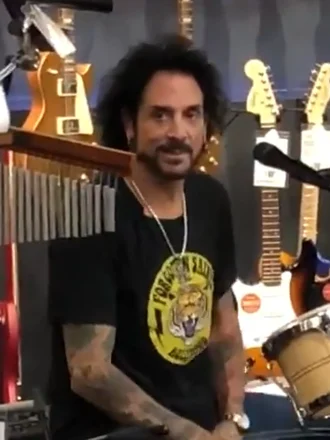 Deen Castronovo height profile photo
