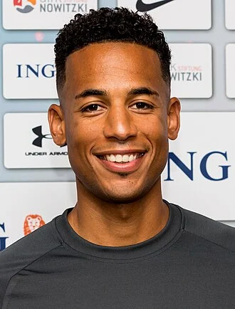 Dennis Aogo height profile photo