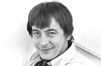 Derek Fowlds height profile photo