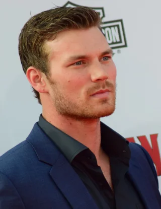 Derek Theler height profile photo