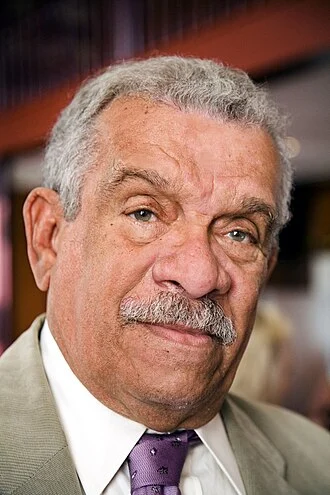 Derek Walcott height profile photo
